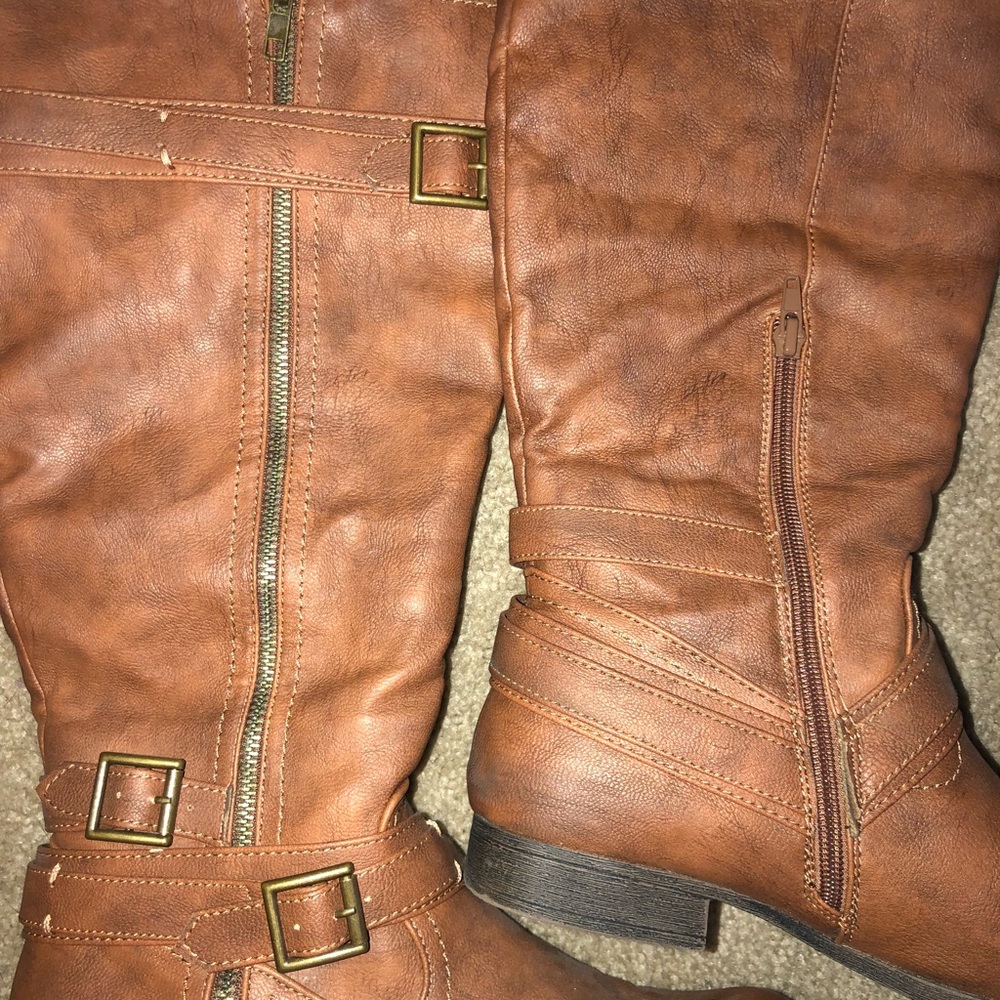 Boots - Picture 3 of 7